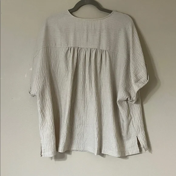 Max Studio Light Beige Crinkle V-Neck Tunic - Picture 3 of 3